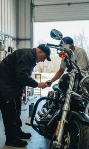 چک‌لیست کامل سرویس دوره‌ای موتور سیکلت برای هر فصل