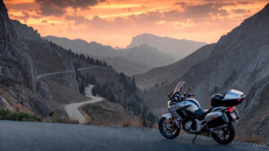 بهترین موتورسیکلت برای سفر؛ راهنمای انتخاب برای موتورسواران ماجراجو 🏍️✨