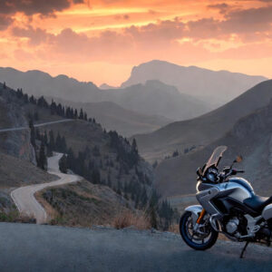 بهترین موتورسیکلت برای سفر؛ راهنمای انتخاب برای موتورسواران ماجراجو 🏍️✨