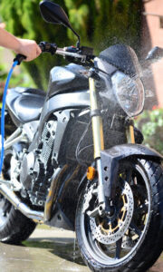 🛵 اشتباهات رایج در شست‌وشوی موتور سیکلت