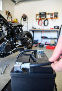 چطور عمر باتری موتور سیکلت را دو برابر کنیم؟