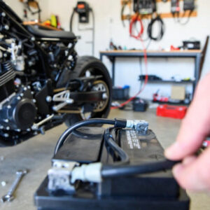 چطور عمر باتری موتور سیکلت را دو برابر کنیم؟