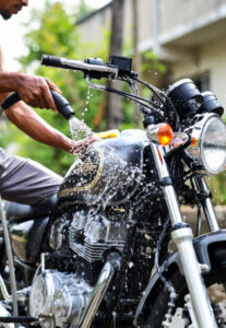 روش صحیح شستشوی موتور سیکلت بدون آسیب به قطعات
